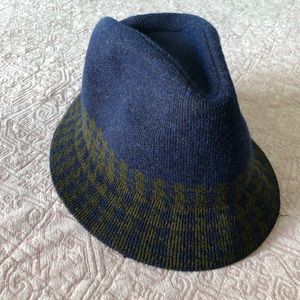 Women’s Kangol hat